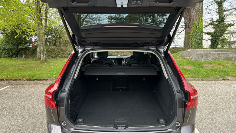 Volvo XC60 2.0 T8 [455] PHEV Ultra Dark 5dr AWD Geartronic Estate